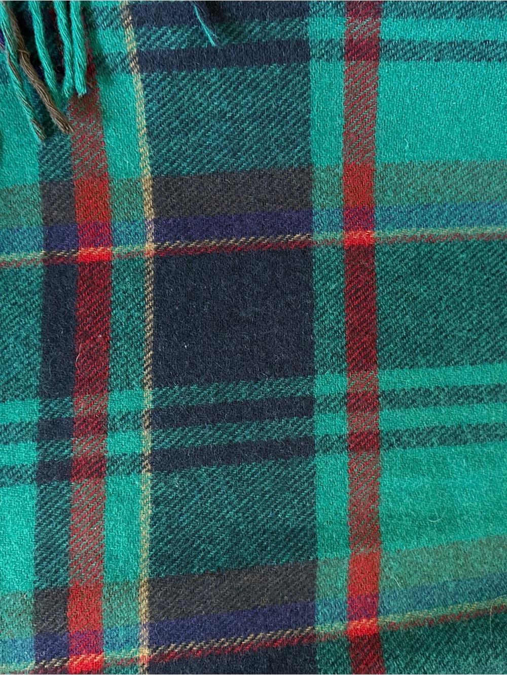 EUC Pendleton Green, Red & Navy Plaid Wool Throw. Beautiful plaid